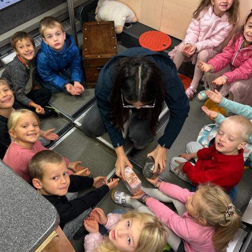 Die Kinder der 1a im Euro-Bus