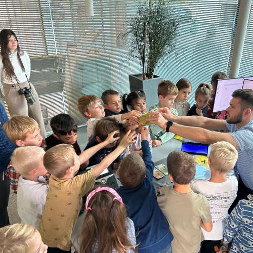 Kinder in der Raika Rum1