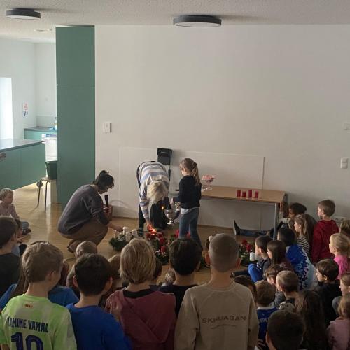 Anzünden der Kerzen