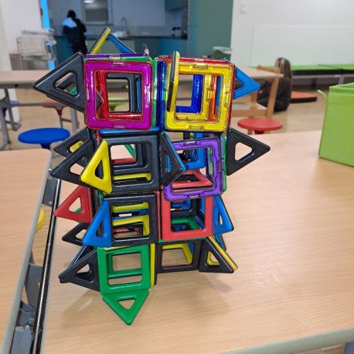 Baukunst mit Magnetsteinen